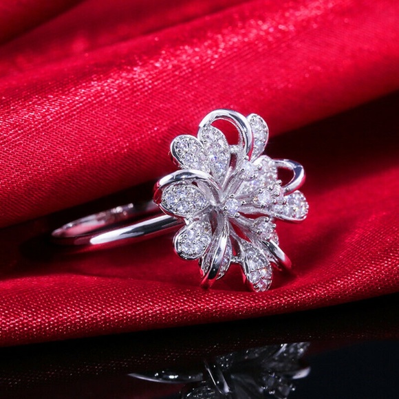 . Jewelry - 925 Silver Flower Shaped White Sapphire ring New